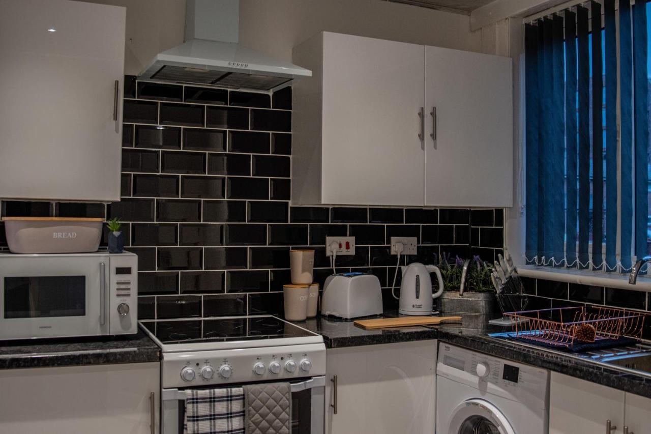 Bv Comfy Spacious 3 Bedroom House At Tatton Street 曼彻斯特 外观 照片