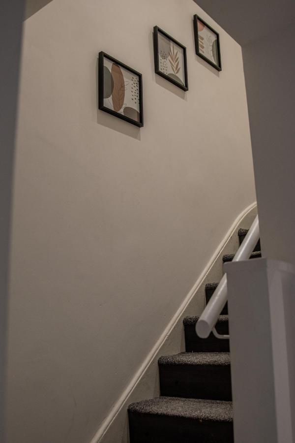 Bv Comfy Spacious 3 Bedroom House At Tatton Street 曼彻斯特 外观 照片