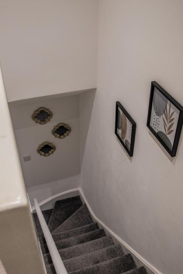 Bv Comfy Spacious 3 Bedroom House At Tatton Street 曼彻斯特 外观 照片